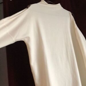 Chico’s cut out top